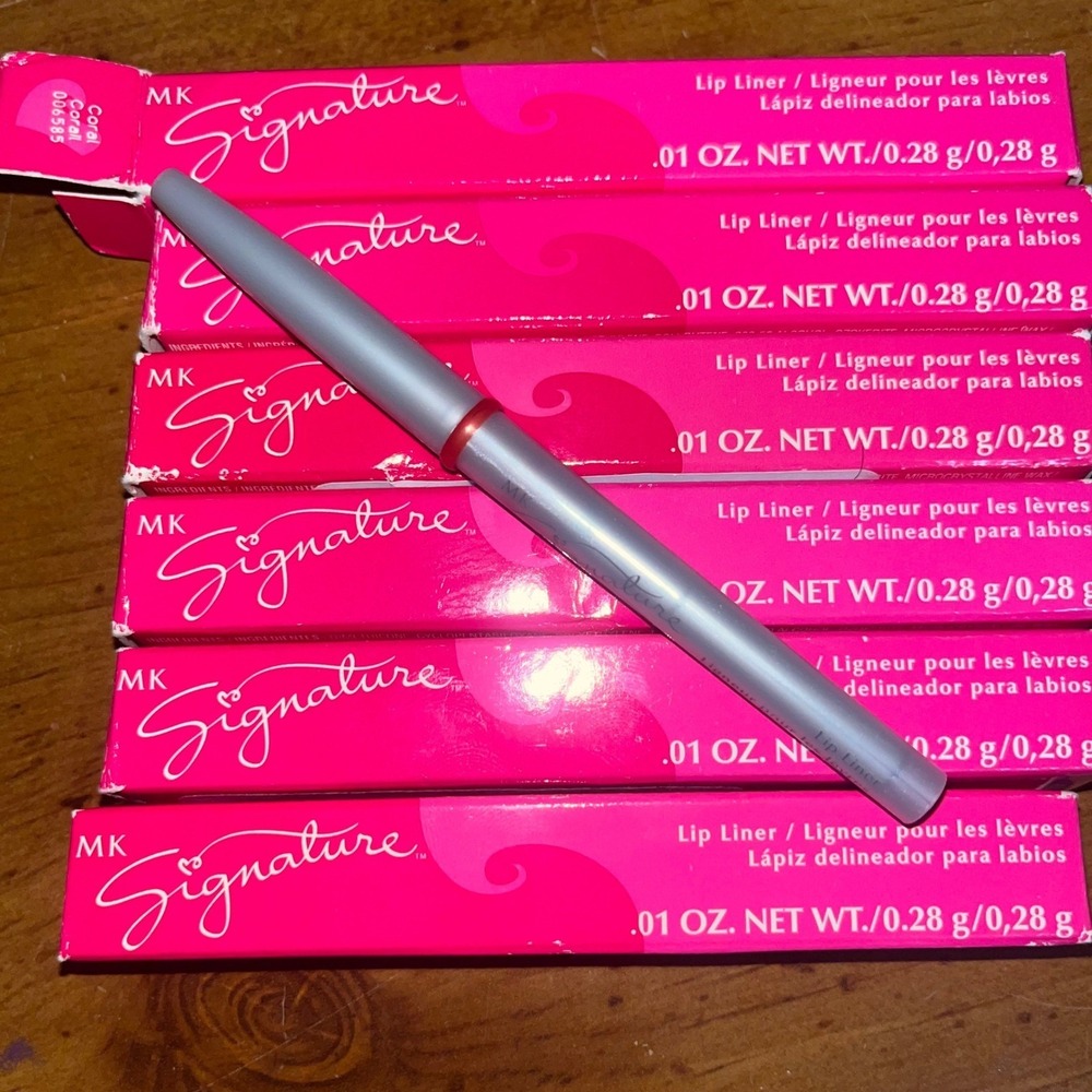 New Mary Kay Signature Lip Liner - Coral